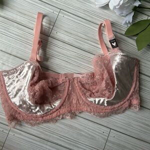 32DD Victoria secret bra NWT